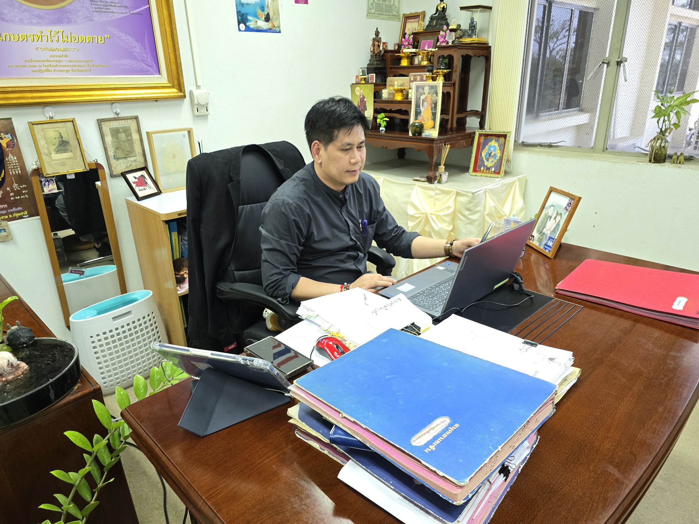 title - วันที่ 23 เมษายน 2569 เวลา 13.30 น. นายวิทูล ประดิษฐบุญ ปฏิรูปที่ดินจังหวัดปราจีนบุรี  พร้อมด้วย นางสาวปาริชาติ ศรีปราชญ์ ผู้อำนวยการกลุ่มยุทธศาสตร์และการปฏิรูปที่ดิน เข้าร่วมการประชุม คณะกรรมการขับเคลื่อนงานด้านการเกษตรจังหวัดปราจีนบุรี ครั้งที่ 1/2569